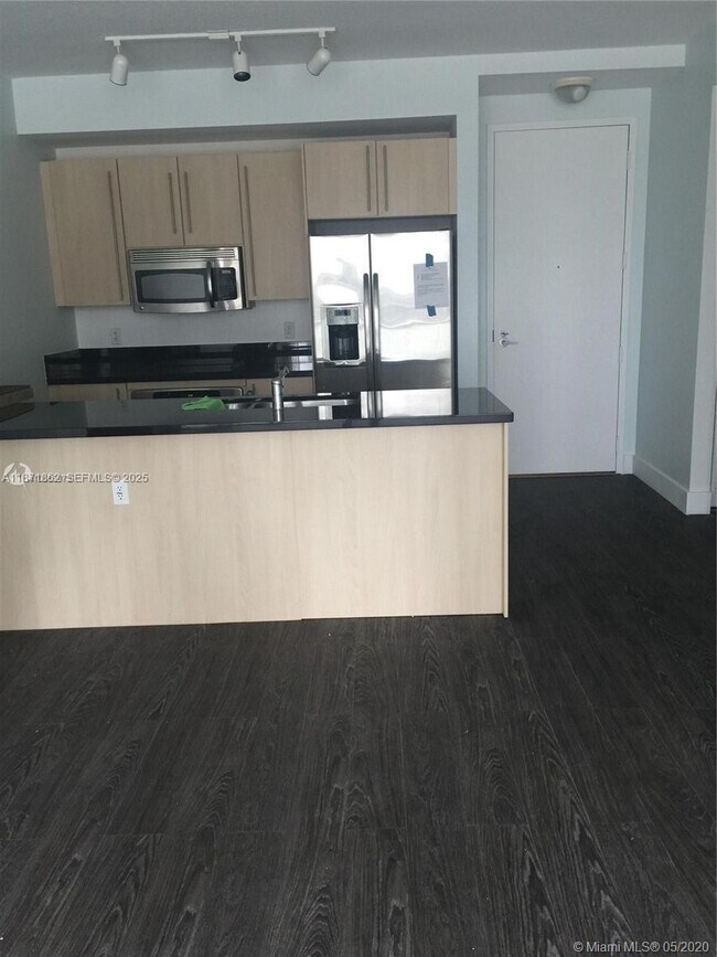 Building Photo - 1111 SW 1st Ave Unit 2121-N