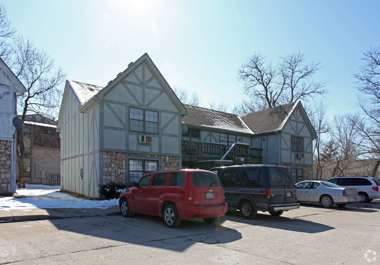 Photo - Somerset Apartments
