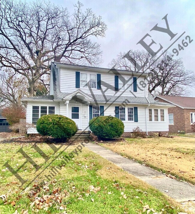 Building Photo - Three Bedroom Home in Edgewood Grove