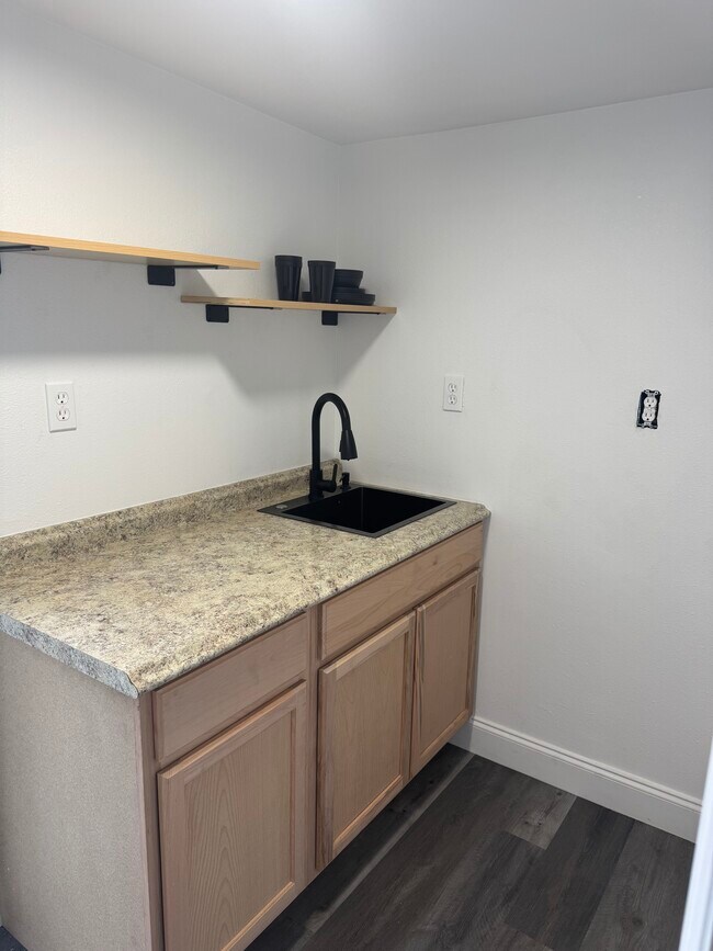 4901 E Hanna Ave Unit 4