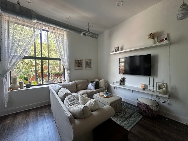 Living Room - 5147 Penn Ave Unit 2 Rental