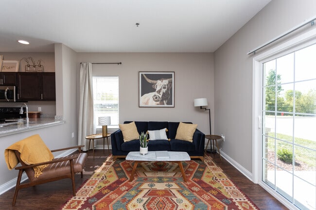 1BR, 1BA - The Summit - 855 SF