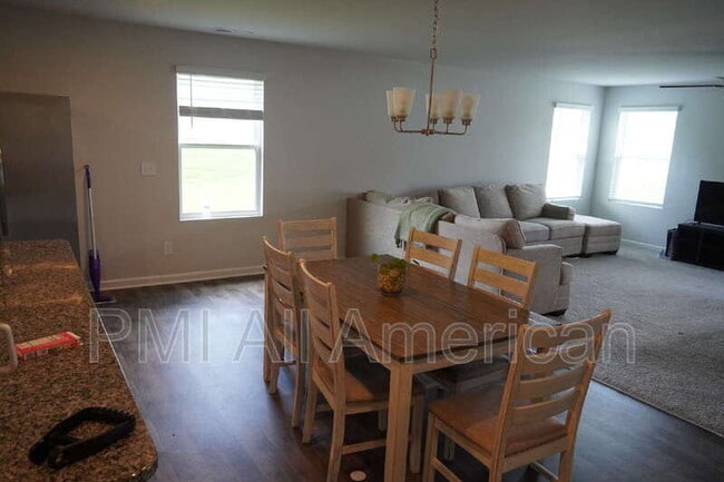 Photo - 289 Greenbay St