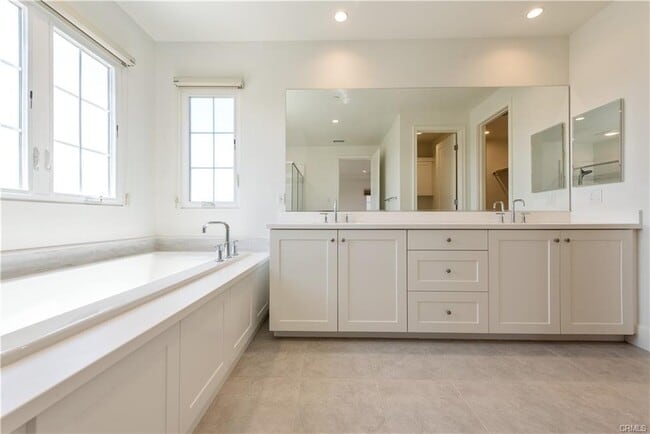 Building Photo - 108 Statura Rental