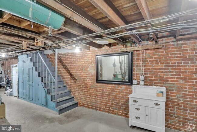 Building Photo - 536 S Fourth St Rental