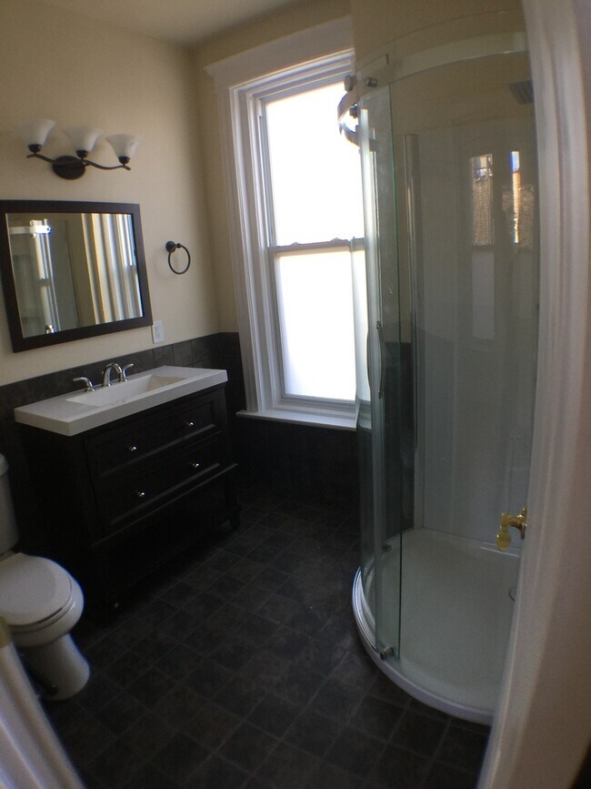 Photo - DePaul University 4 - Bedroom 2-Bath Unit # 4