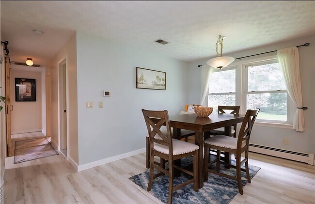 Photo - 1568 Schlegel Rd