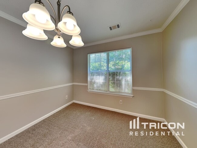 Photo - 2711 Woodside Dr