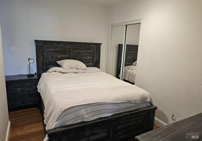 Photo - 2010 Imola Ave