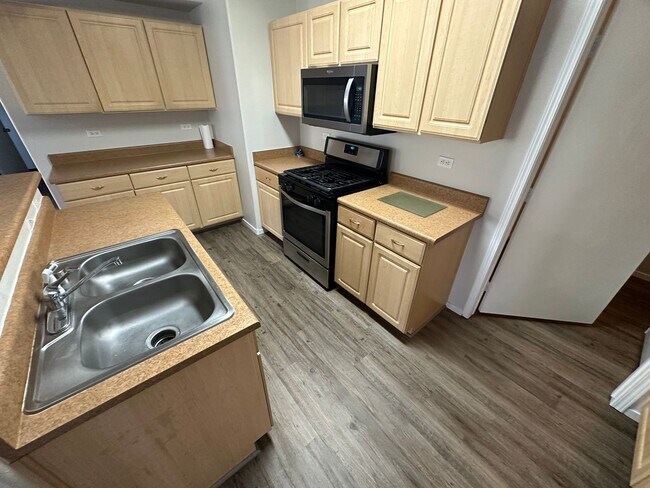 Photo - Second-Floor Condo With Relaxing Balcony Located In Northwest Las Vegas