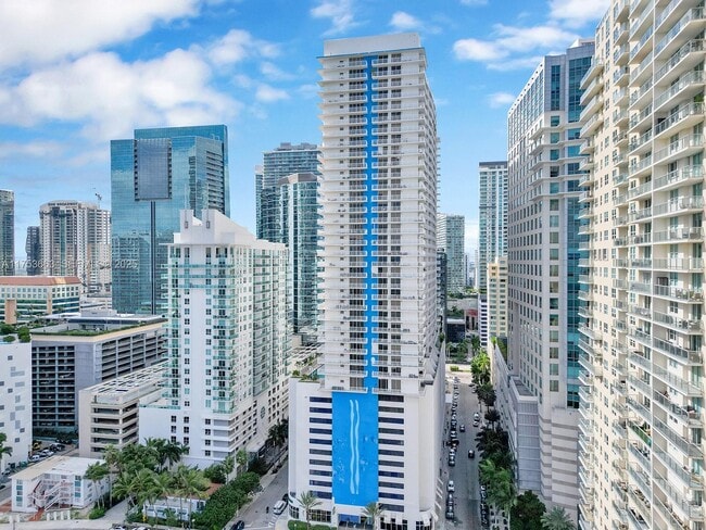 Building Photo - 1200 Brickell Bay Dr Unit 4019