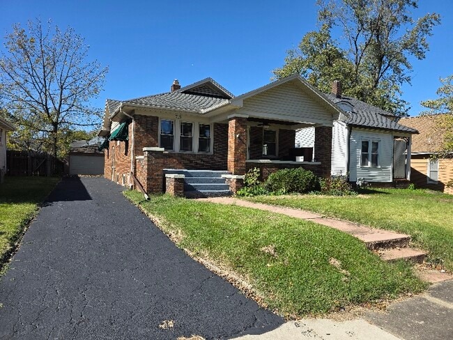 Photo - 715 S Rotherwood Ave