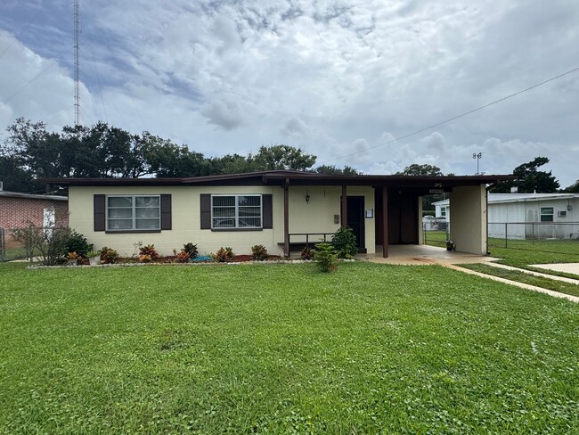 Building Photo - 3/2 Pool Home in Holly Hill