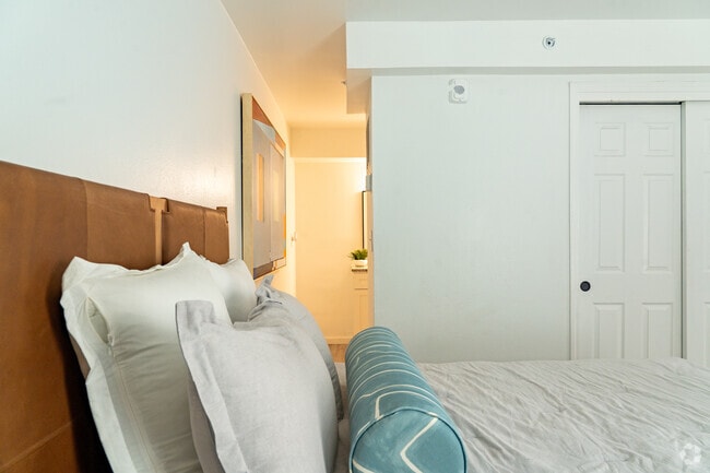 1BR, 1BA - 500SF - Bedroom
