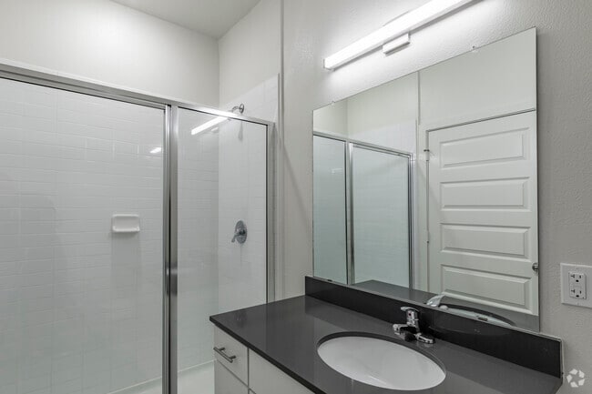 1BR, 1BA - 401 SF