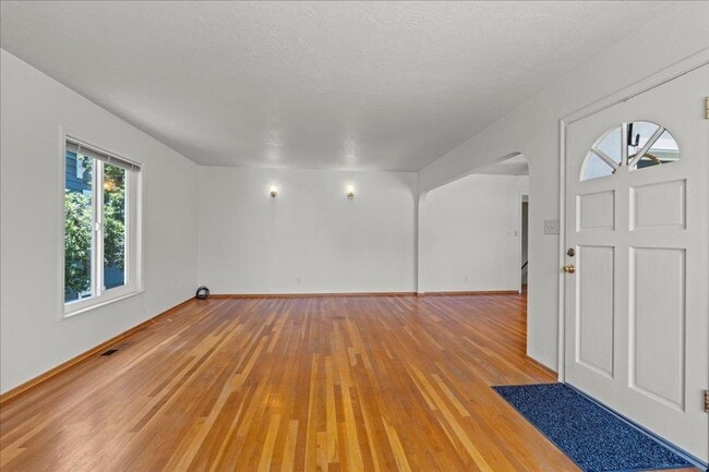 Photo - 112 College Way Unidad 112 College (upstairs apt)