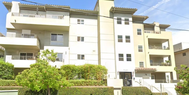 Building Photo - 7249 Franklin Ave Unit 204