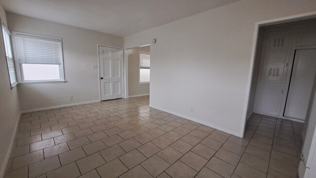 Photo - 115 E Tamarack Ave Unidad 4