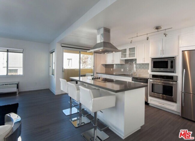 Building Photo - 131 S Maple Dr Unit 104 Rental