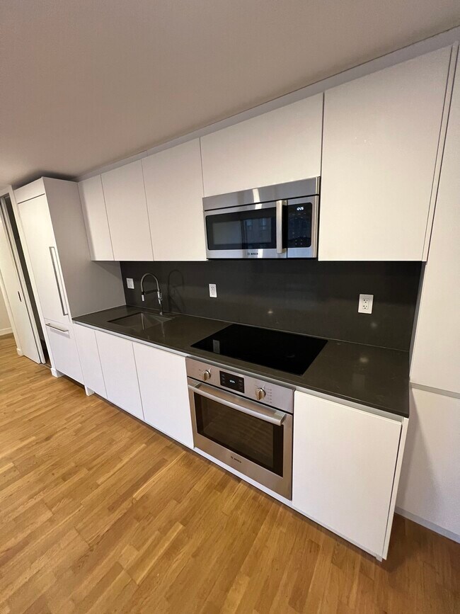 Photo - 501 Kingston Rd