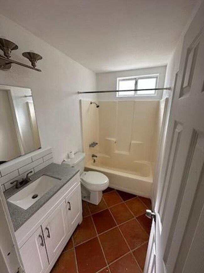 Photo - Well-maintained 2-bedroom, 1-bath home located near the 29 Palms Marine Base and Tortoise Rock Ca...