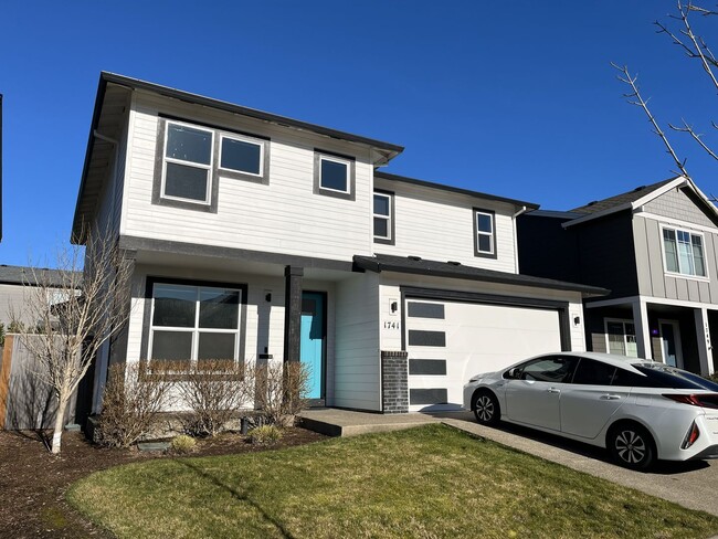 Photo - Expansive 2020 Forest Grove Home with 4 Bedrooms, Loft, Modern Kitchen & Covered Patio