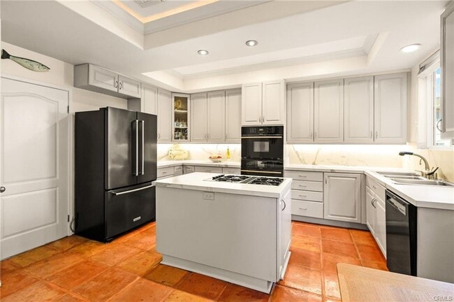 Photo - 1827 Barry Ave