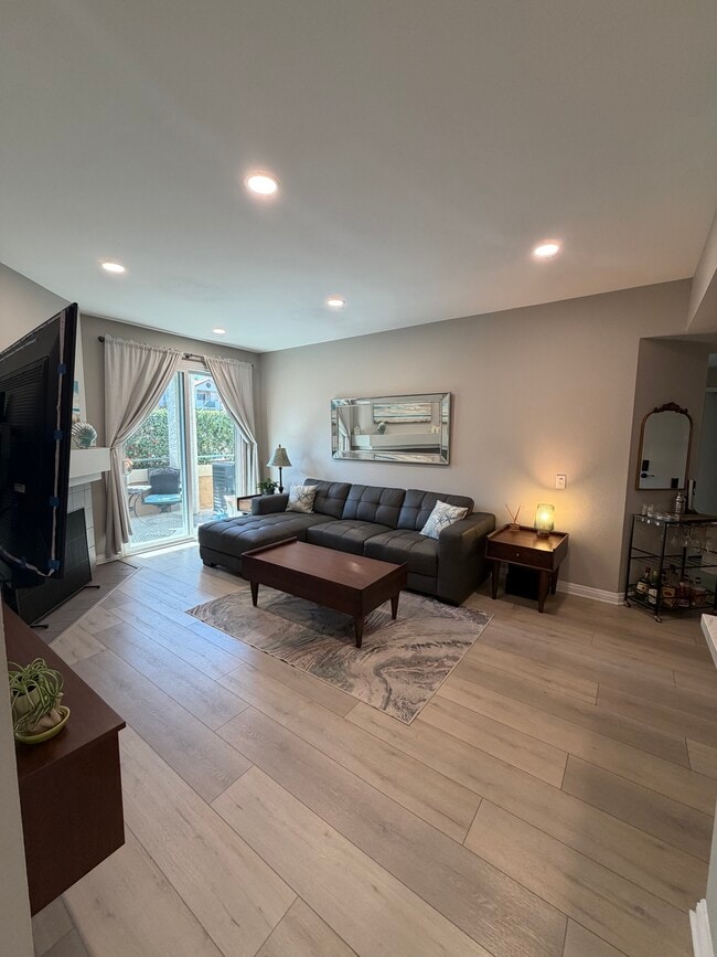 2150 Camino de la Reina Unit 105