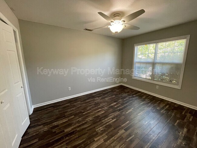 Photo - 445 Northrop Pl
