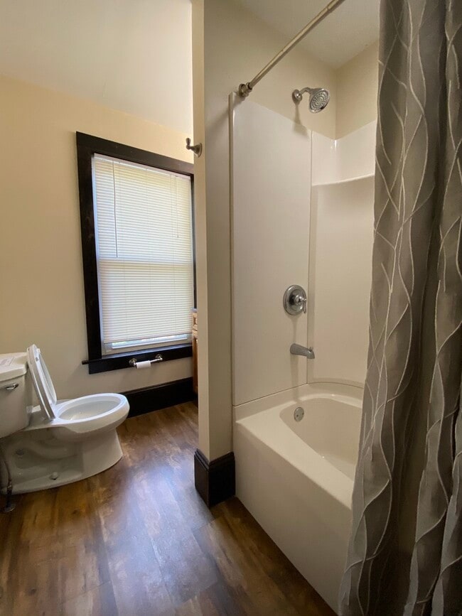 950 2nd St Unit 1