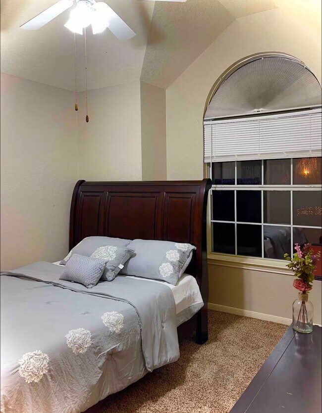 Photo - 1915 Sutton Pl