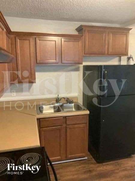 Photo - 817 Beechwood Ave SW