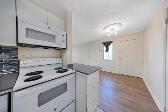 Photo - 8701 SW 141st St Unidad F6