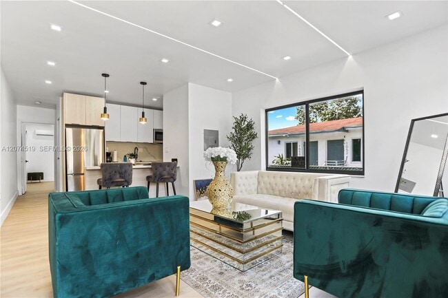 Photo - 1040 NW 35th St Unidad 1042