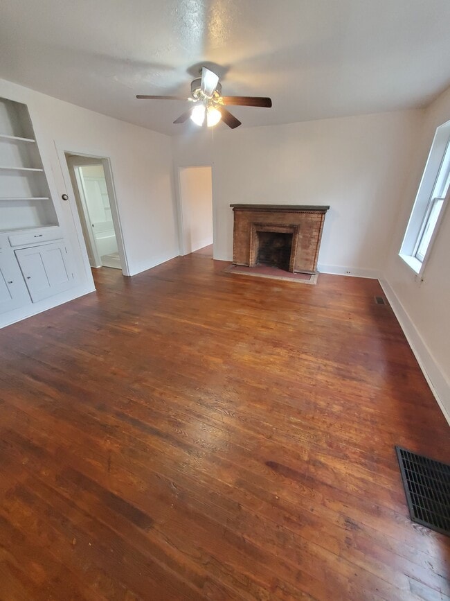 Dining Room - 905 W High St Unit 905