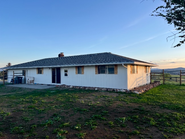 Photo - 1209 NE Brown Dr