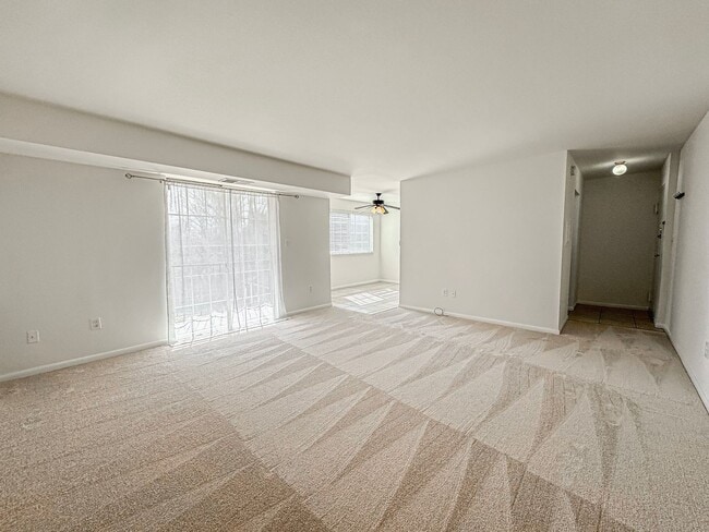 Photo - ***Coming Soon*** Sun-filled 1 Bed 1 Bath Condo In Scenic River Terrace - Water Included! Unit 102