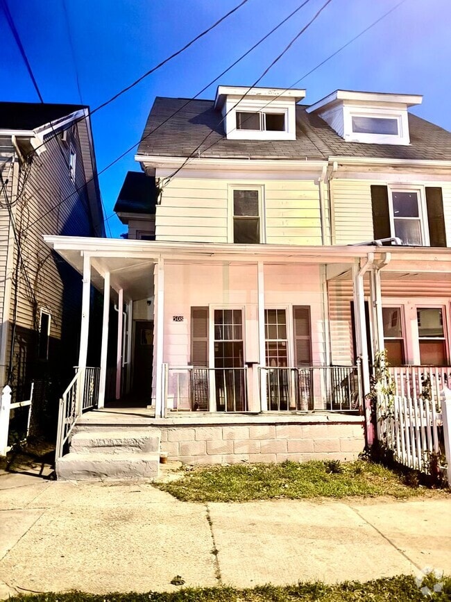 Building Photo - Spacious 4-Bedroom Home with Bonus Features