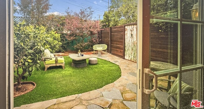 Building Photo - 777 El Medio Ave