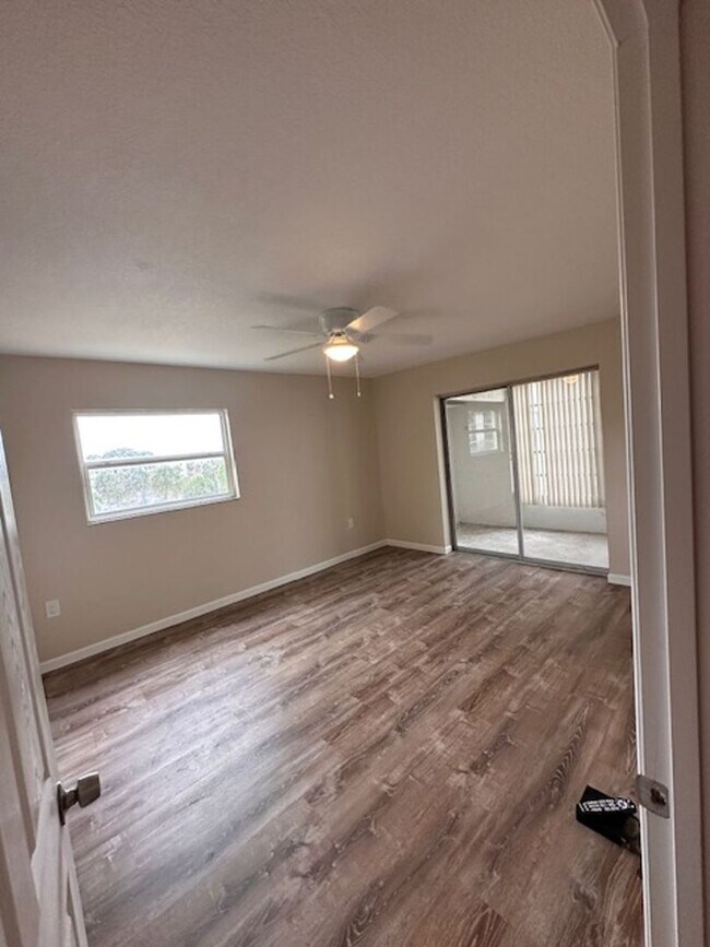 Photo - 55+ 2x2 Newly Renovated Condo Unit 3777 Lake Bayshore Dr.