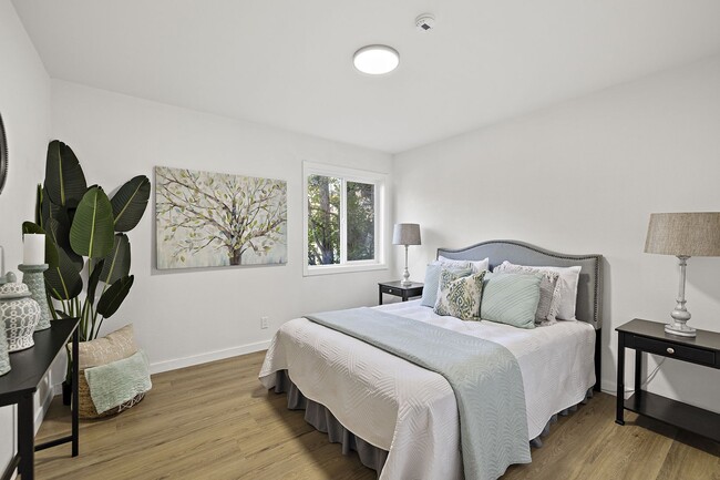Photo - 2 Bedroom 1 Bathroom Charming Greenlake Home!