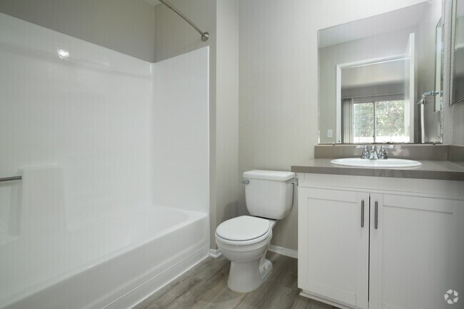 2BR, 2BA - 1,000SF - Primary Bathroom