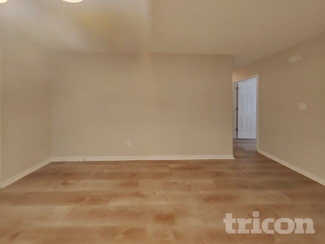 Photo - 114 Scarborough Ct