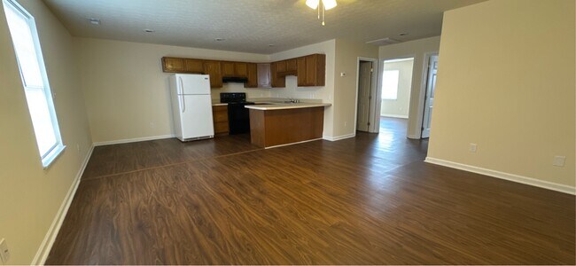 Photo - 1618 McIntosh St