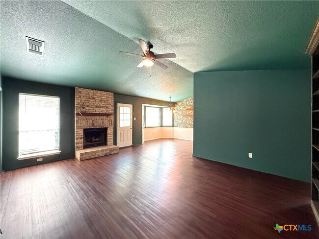 Photo - 1813 Cedar Ln