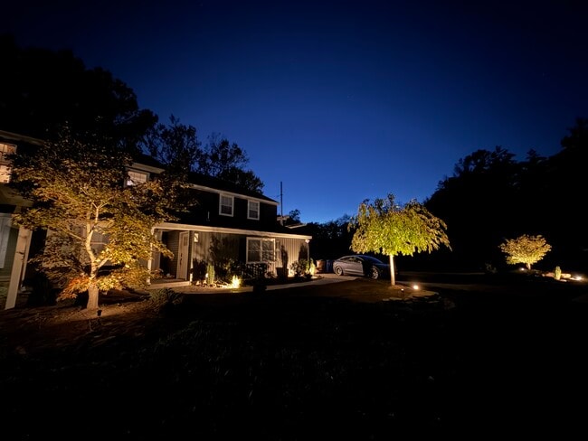 Building Photo - 1677 Bluebird Dr Unit 1677 B Bluebird Upstairs