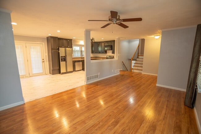 Photo - 710 Earl Lee Dr