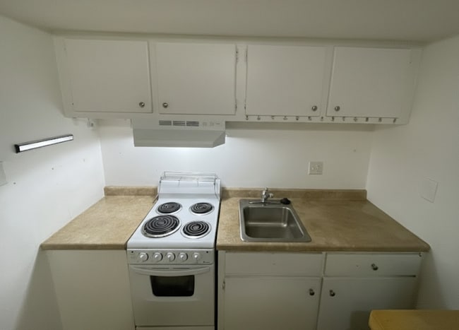 KITCHEN - 4800 Ocean Beach Blvd Unit 102