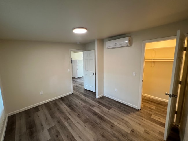 Photo - 946 N Van Ness Ave
