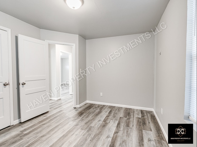 305 W Marshall Dr